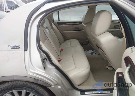 2011 Lincoln Town Car Signature Limited z USA, uszkodzony, nr VIN 2LNBL8CV2BX762056